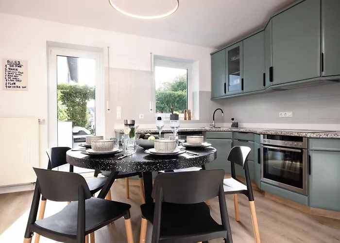 Lenhaus - Mit Kamin & Garten Feriehus *